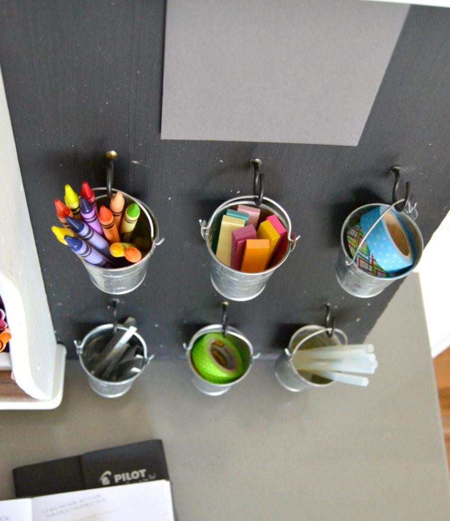 If you are ready to get more organized in your office, click over to see how easy it is to create a desk organizer that will make your work day flow a lot smoother. 