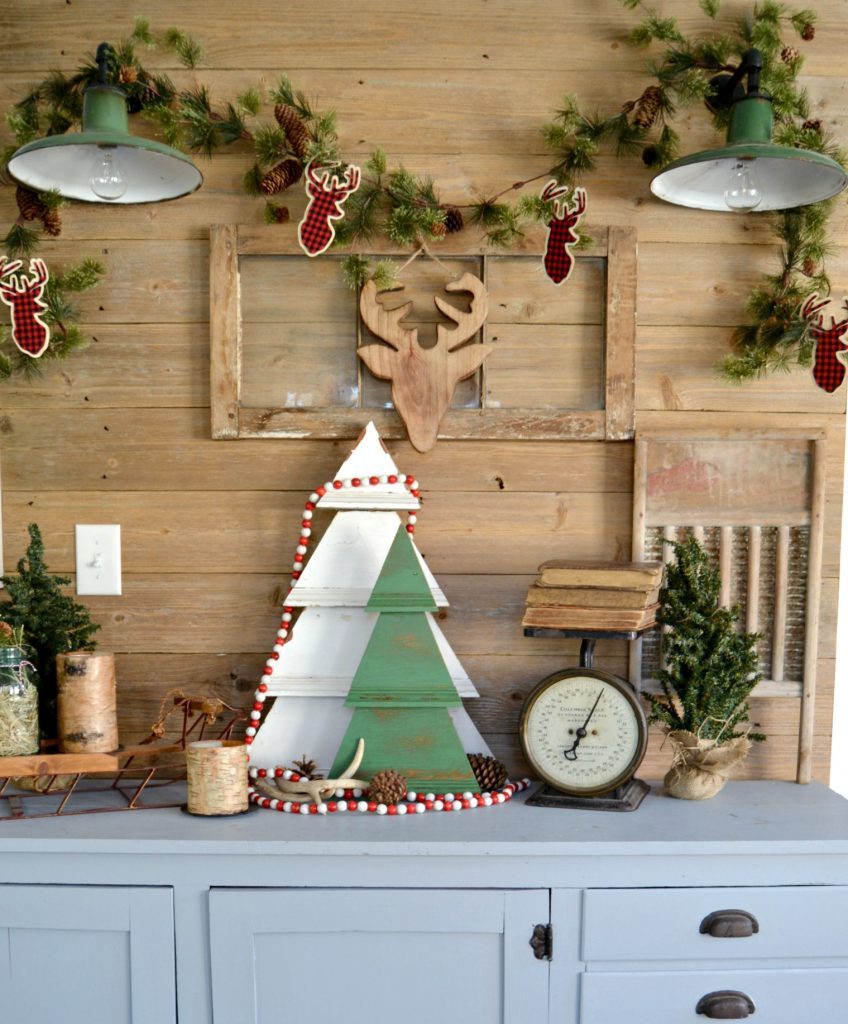 If you are looking to add some charm and character to your Christmas decor this year, click over to get this easy tutorial for a rustic wall Christmas tree decoration that will give you lots of charm and character.