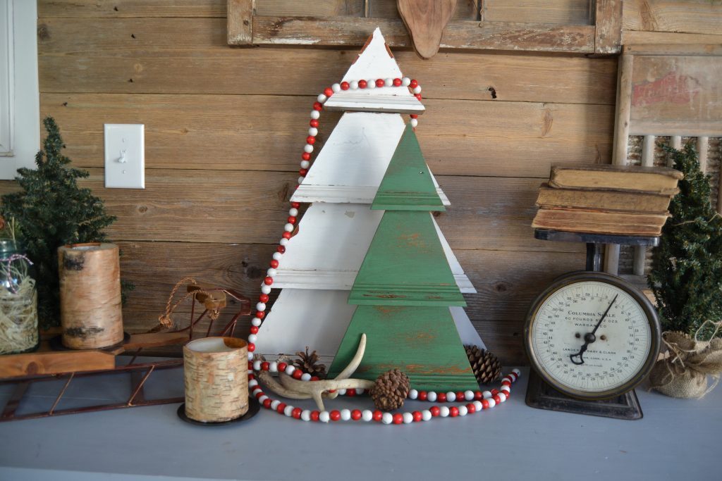 If you are looking to add some charm and character to your Christmas decor this year, click over to get this easy tutorial for a rustic wall Christmas tree decoration that will give you lots of charm and character.