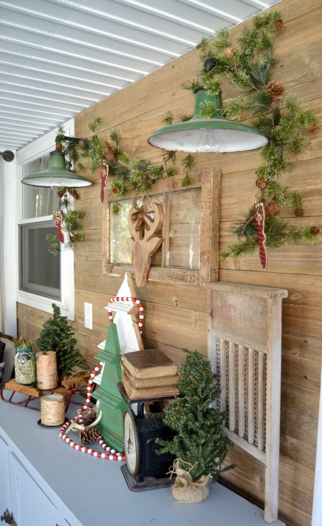 If you are looking to add some charm and character to your Christmas decor this year, click over to get this easy tutorial for a rustic wall Christmas tree decoration that will give you lots of charm and character.