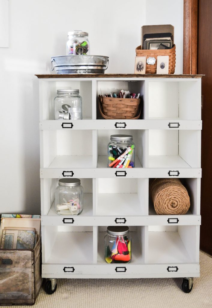 If you love cubby storage ideas, click over to see how you can easily DIY cubby storage to get the exact look you want to add function and beauty to your space. 