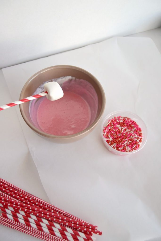 If you are looking for homemade valentines for your kids to make their classmates, click over to get these easy dipped marshmallow treats that they will love! 