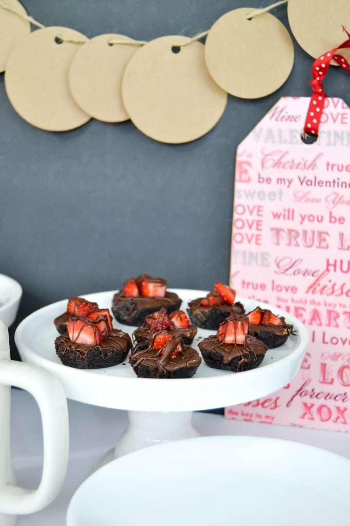 If you are looking for easy mini chocolate tarts, click over to see how you can make these tarts that are a crowd pleaser!