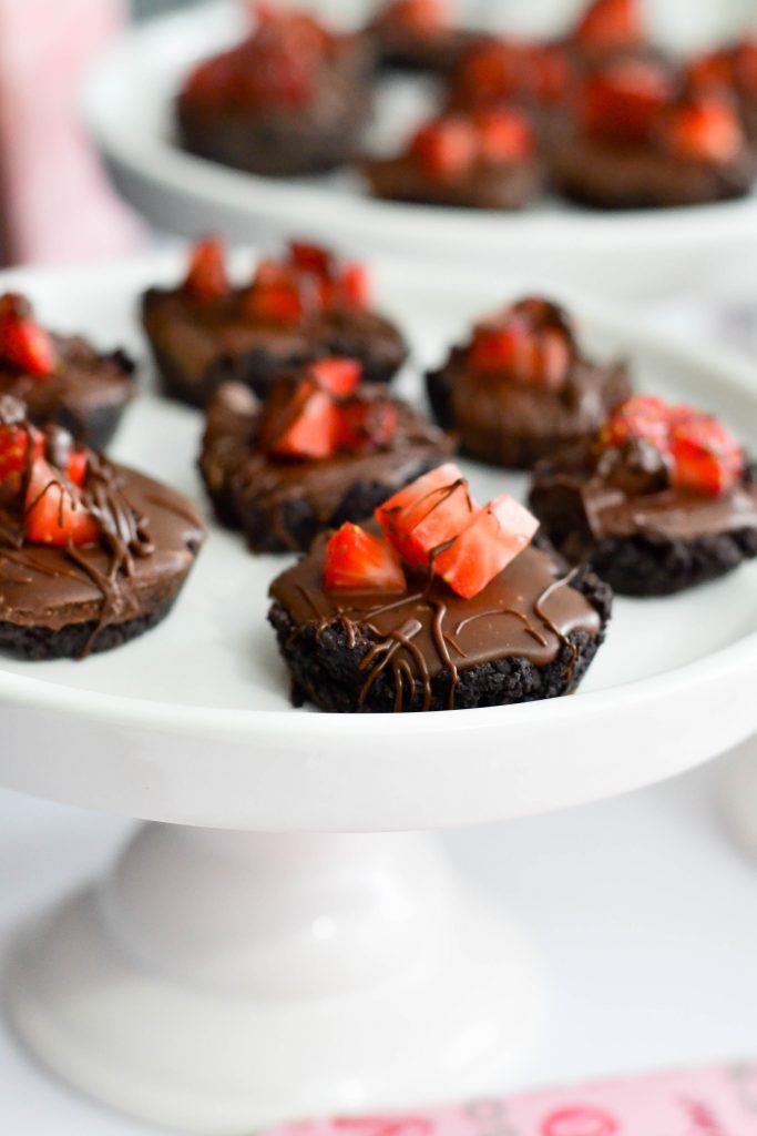 If you are looking for easy mini chocolate tarts, click over to see how you can make these tarts that are a crowd pleaser!