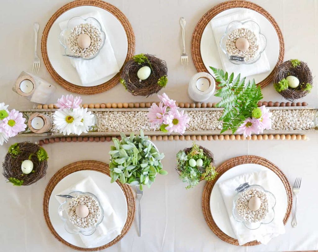 If you looking for beautiful Easter tablescapes, click over to see how easy it is to bring spring to your table without stress or a lot of work. 