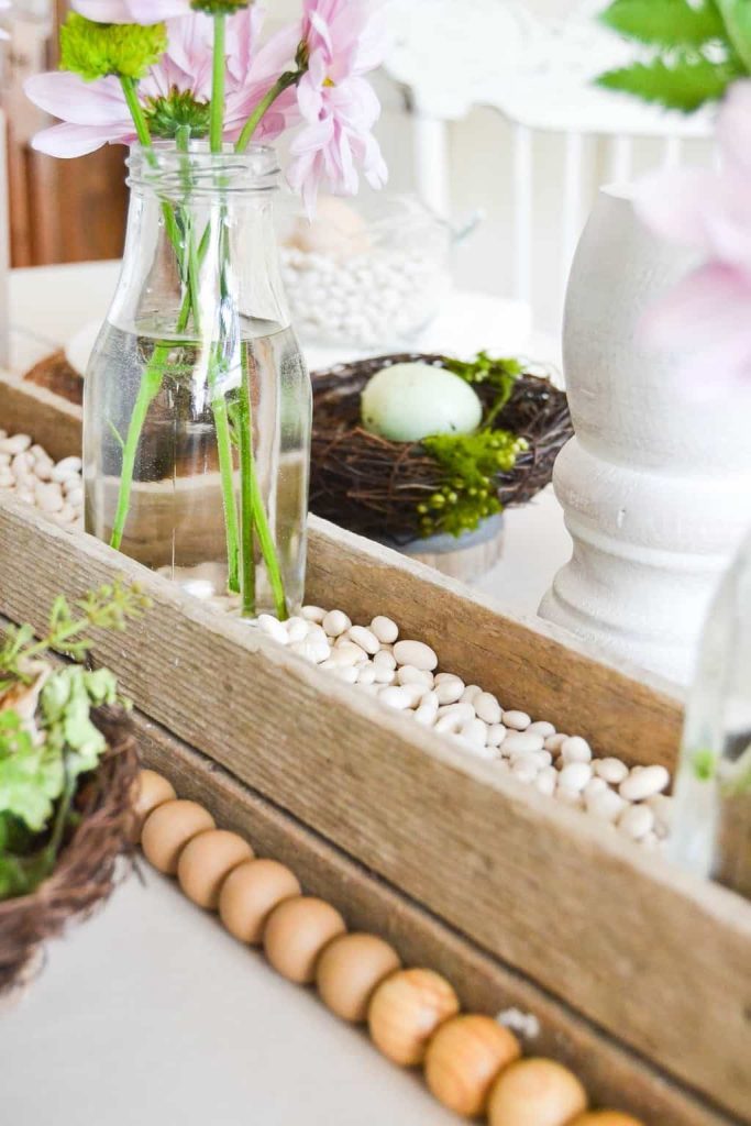 If you looking for beautiful Easter tablescapes, click over to see how easy it is to bring spring to your table without stress or a lot of work. 