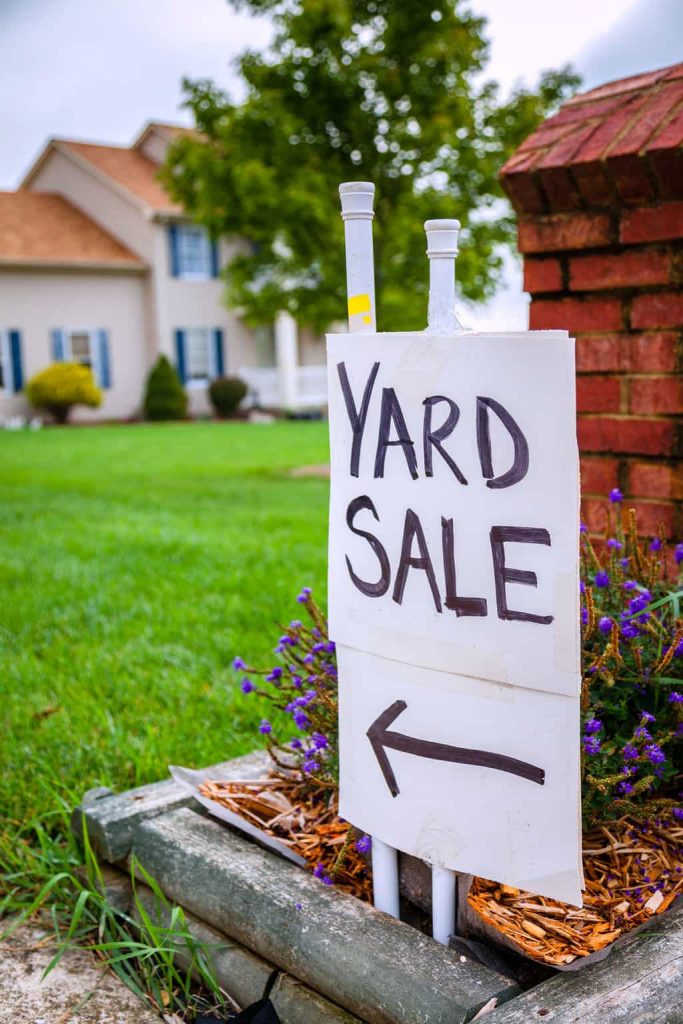 How To Organize A Profitable Yard Sale - Want to have a yard sale, but don't know where to start? Check out these tips on How To Organize A Profitable Yard Sale from My Creative Days.