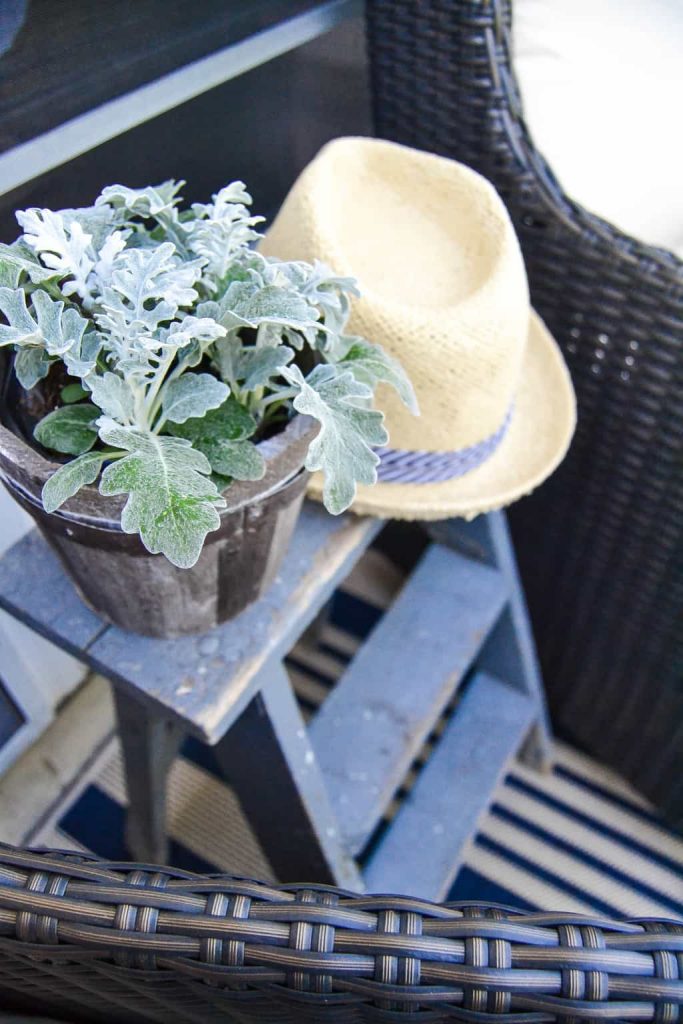 Patio Makeover - Looking to give your patio a face lift? Check out this patio makeover using rustic touches and comfy furniture.