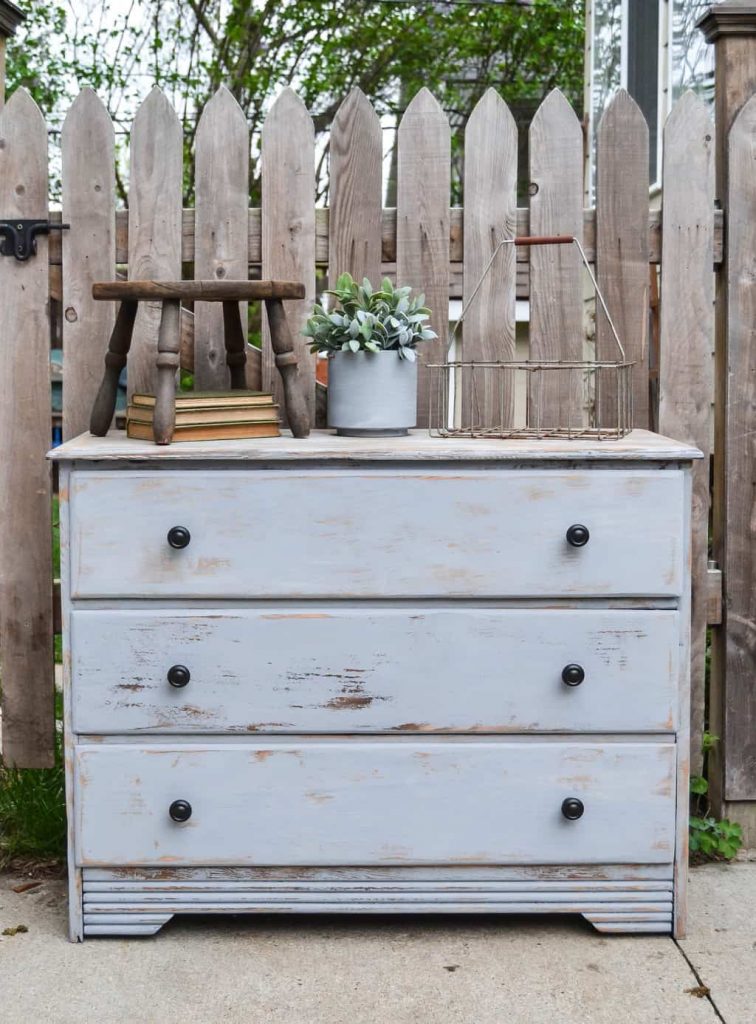 Dresser Makeover With Milk Paint - Want to try milk paint on a piece of furniture? Check out this Dresser Makeover With Milk Paint!