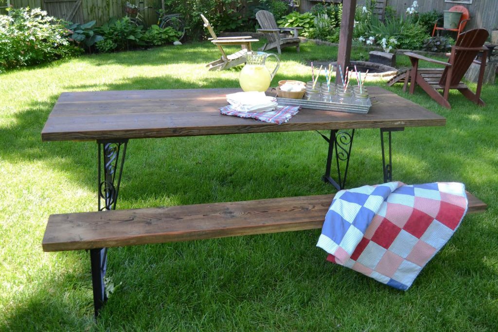 DIY Picnic Table: Looking for a picnic table for your back yard? Check out this DIY Picnic Table from a curbside find! 