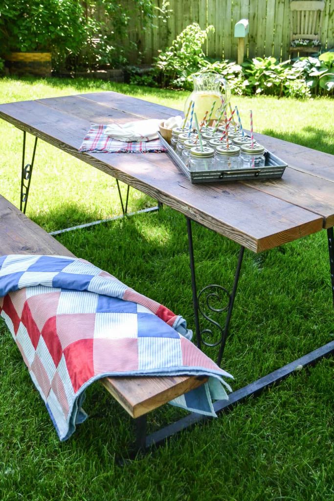 DIY Picnic Table: Looking for a picnic table for your back yard? Check out this DIY Picnic Table from a curbside find! 