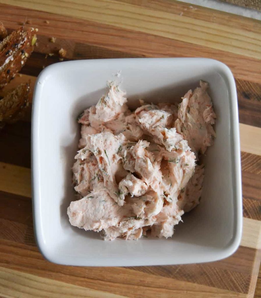 Smoked Salmon Dill Spread - Looking for an easy and versatile recipe to prepare for your next party? This Smoked Salmon Dill Spread is exactly what you need. 