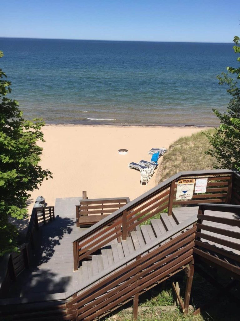 Looking for a family vacation idea in the Midwest? Check out this Midwest Family Vacation to South Haven, Michigan!