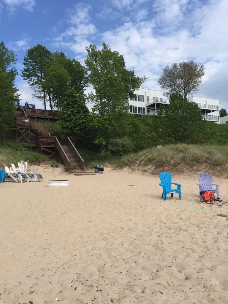 Looking for a family vacation idea in the Midwest? Check out this Midwest Family Vacation to South Haven, Michigan!