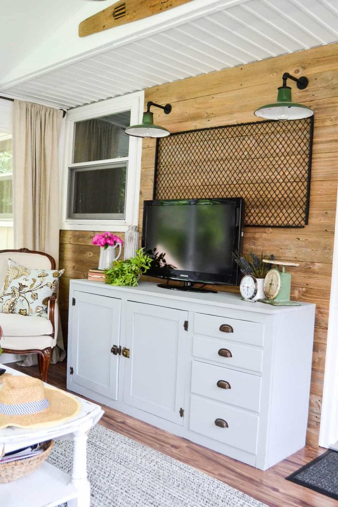 Summer Porch Tour - Summer is in the air and it is time to get the porch ready for the season. See the laid back decor in this Summer Porch Tour from My Creative Days. 