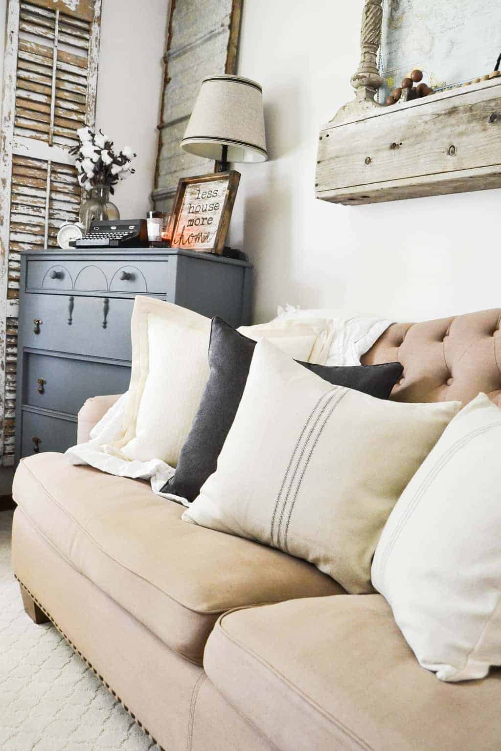 https://www.mycreativedays.com/wp-content/uploads/2017/07/Farmhouse-Pillows-by-mycreativedays.com_.jpg