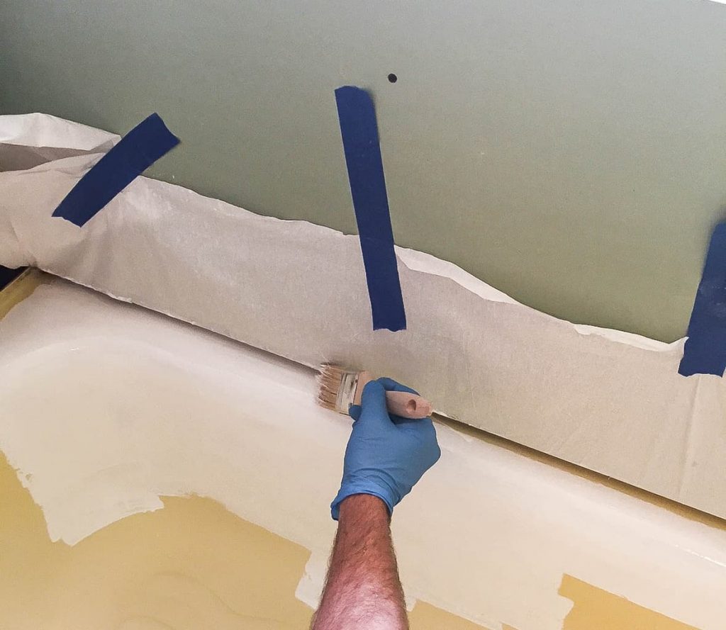 How To Paint A Bathtub - Looking for an inexpensive way to change the bathtub in your home? Paint it! It is easy and inexpensive and looks amazing!