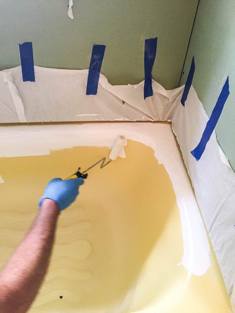 How To Paint A Bathtub - Looking for an inexpensive way to change the bathtub in your home? Paint it! It is easy and inexpensive and looks amazing!