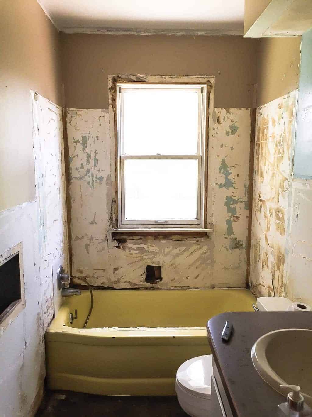 How To Paint A Bathtub Easily, How To Paint A Chipped Bathtub