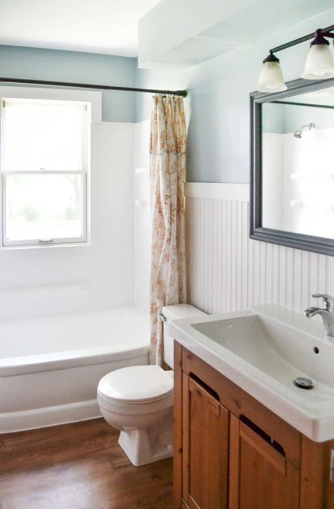 Budget Bathroom Makeover - You don't need a lot of money to make over your bathroom. This bathroom makeover from My Creative Days shows you ways to bring your old bathroom up to date, brighter and more fresh on a budget! 