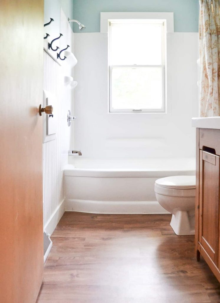 Budget Bathroom Makeover - You don't need a lot of money to make over your bathroom. This bathroom makeover from My Creative Days shows you ways to bring your old bathroom up to date, brighter and more fresh on a budget! 
