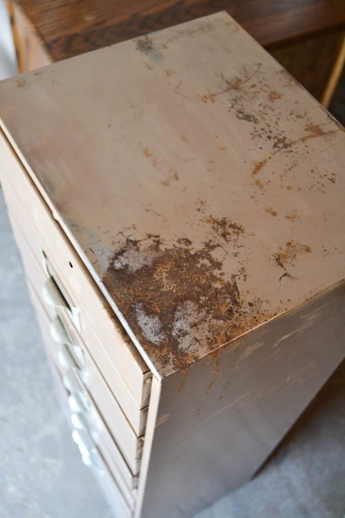 DIY Metal Cabinet Makeover - Have an old, rusty metal cabinet in your garage? Check out this DIY Metal Cabinet Makeover from My Creative Days and bring it out of the dark garage and into your home!