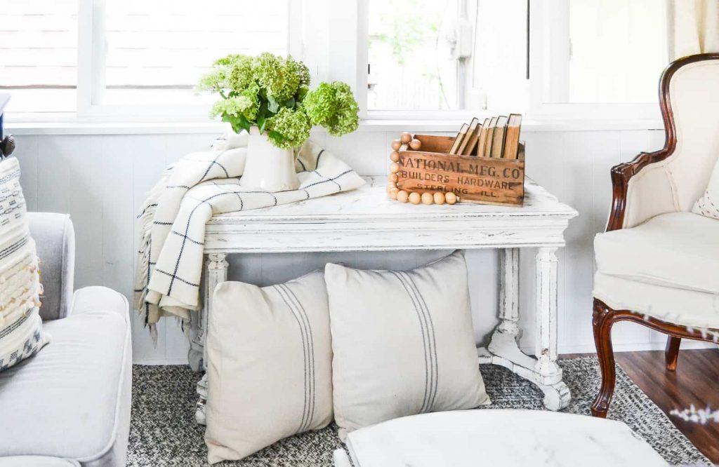 Piano Bench Turned Farmhouse Bench - Looking for frugal ways to add farmhouse style to you home? Check out this Piano Bench Turned Farmhouse Bench from My Creative Days just using paint and sandpaper!