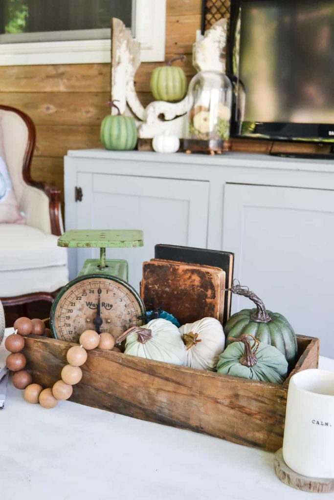Coffee Table Styling - Does coffee table styling stress you out? Check out these 5 Tips For Easy Coffee Styling from My Creative Days to make it less stressful.