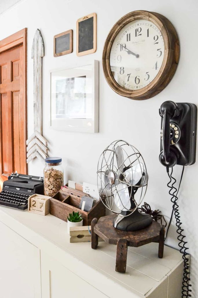 Curbside Cabinet Makeover - This Curbside Cabinet Makeover wasn't planned, but after I painted it, I just had to keep it in my office.