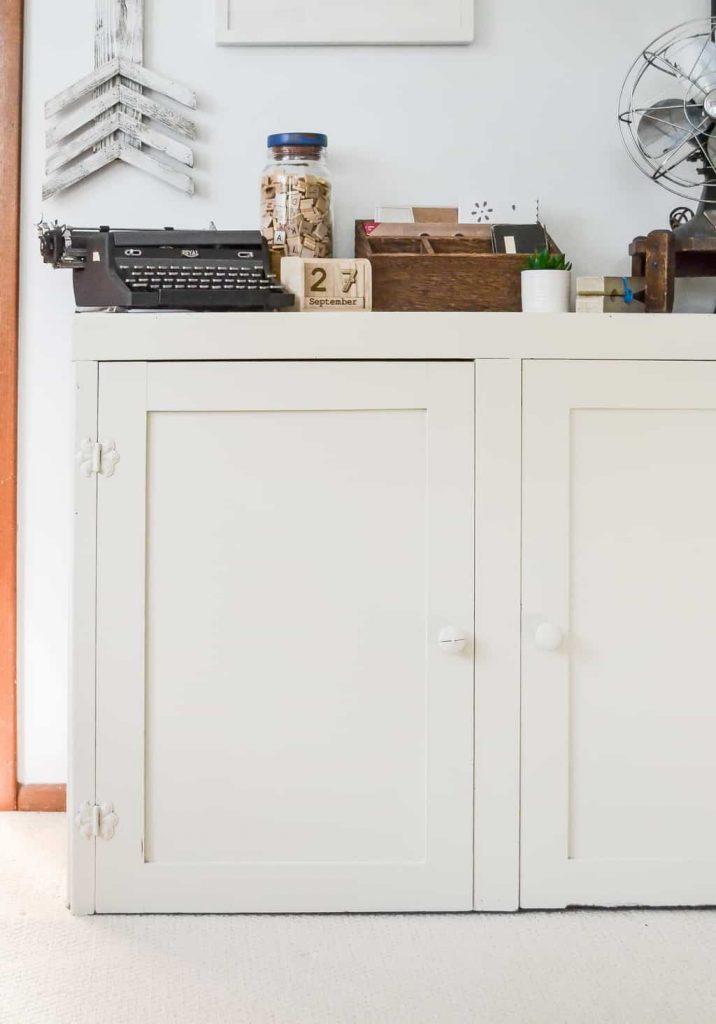 Curbside Cabinet Makeover - This Curbside Cabinet Makeover wasn't planned, but after I painted it, I just had to keep it in my office.