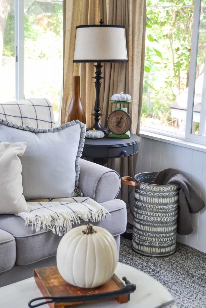Fall Porch Decor: Do you decorate your porch for new seasons and holidays? This Fall Porch Decor from My Creative Days shows you how to incorporate the fall season into a back porch.