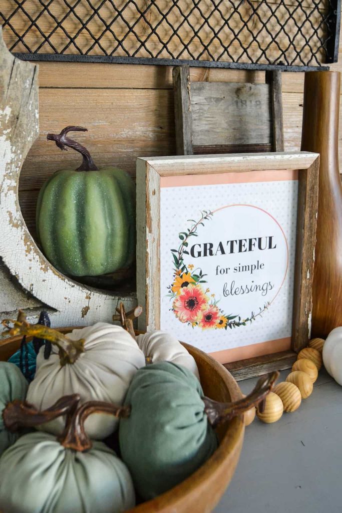 Free Fall Printable : Looking for an inexpensive way to decorate for the fall season? This beautiful Free Fall Printable from My Creative Days is the perfect answer. 