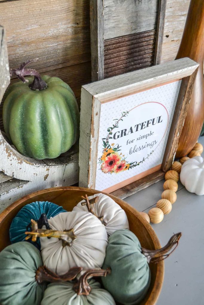 Free Fall Printable : Looking for an inexpensive way to decorate for the fall season? This beautiful Free Fall Printable from My Creative Days is the perfect answer.