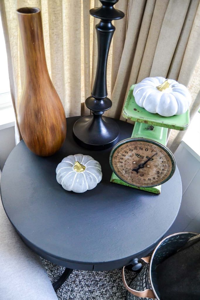 Black Matte Furniture Paint - Looking for a great black matte furniture paint? You need to try Caviar from Dixie Belle Paint Co. It is a beautiful matte black color.