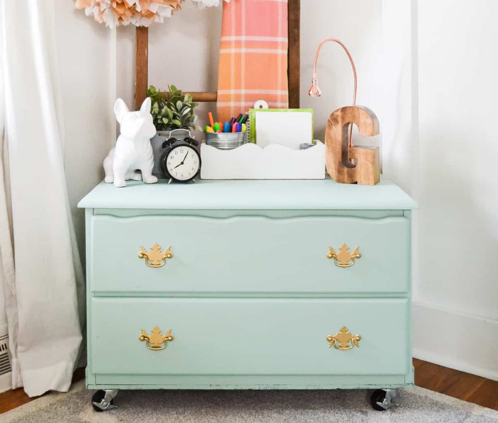 The Fastest Way To Paint Furniture - If you want to paint furniture, but don't think you have time, I can show you The Fastest Way To Paint Furniture that will give you the results you want without spending a lot of time to do it.