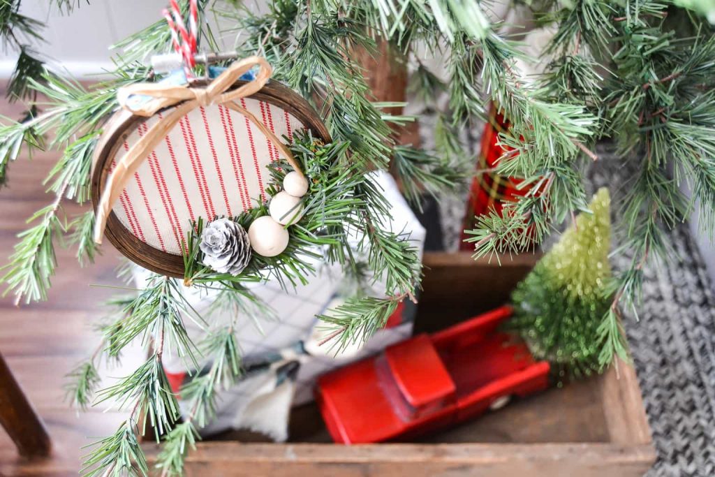 DIY Christmas ornaments are so much fun to create! This DIY embroidery hoop Christmas ornament is easy to make and looks great in the tree!