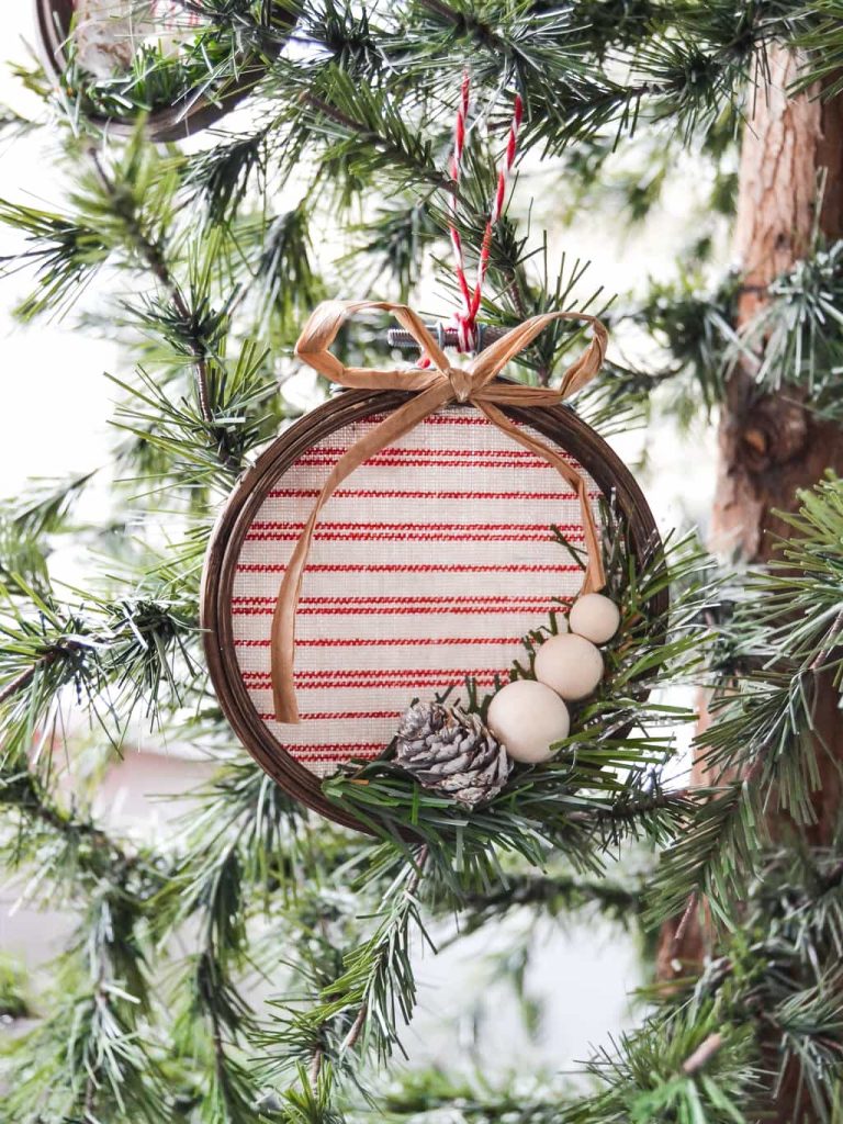 Handmade Christmas ornaments are so much fun to make! This DIY embroidery hoop Christmas ornament is easy to make and looks great in the tree!