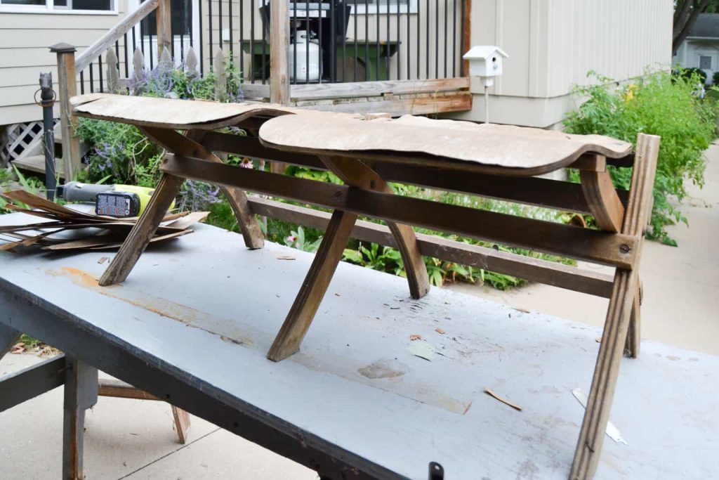 Repurposed Chairs - Wood Theater seats become DIY wall decor!