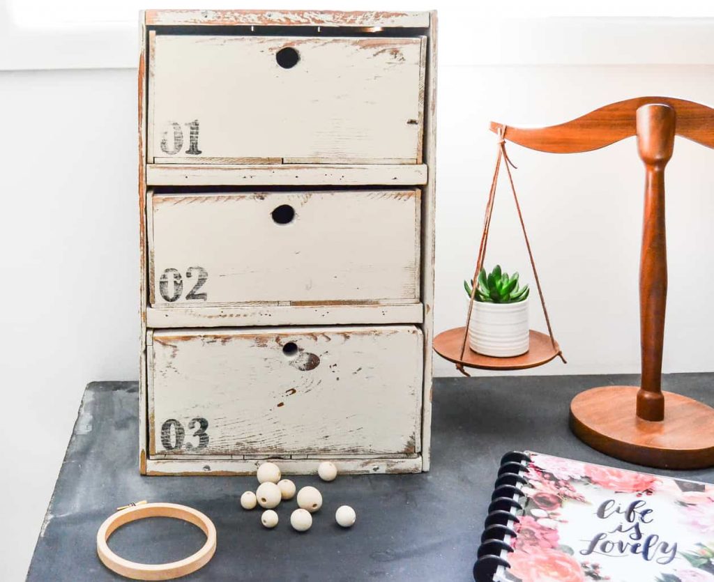 Homemade Office Organization - Having a home office that is functional and pretty is important and this office organization project accomplishes both.