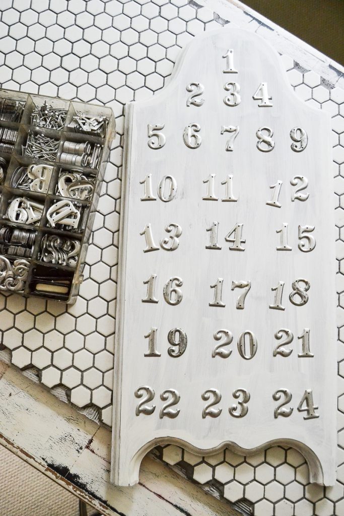 DIY Advent Calendar - Easy DIY Advent Calendar with scrap wood, metal numbers and small hooks!