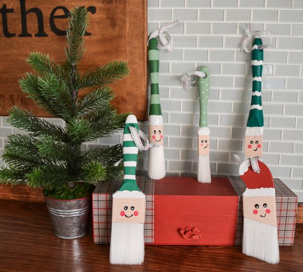 Christmas Tree Decorations - Turn Paint Brushes Into Santas For The Tree
