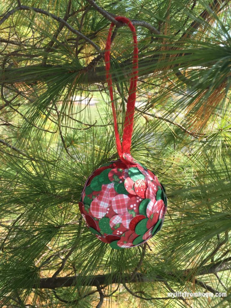 Christmas is the perfect time to get creative. These Homemade Christmas Ornaments are easy to make and beautiful to decorate with.