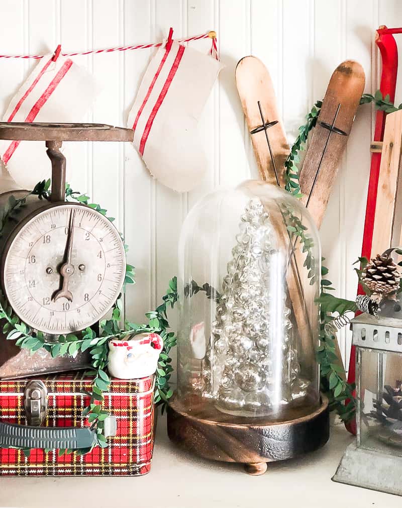 Easy ways to add festive touches to your home in small areas with Christmas vignettes!