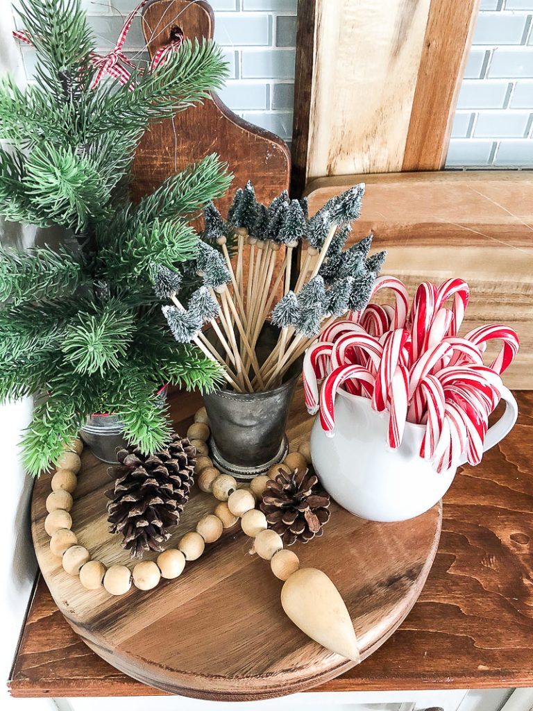 Add festive touches to any home in small areas with Christmas vignettes!