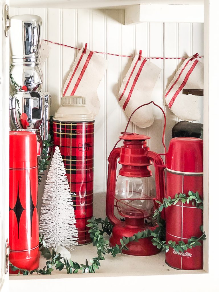 Add simple festive touches to your home in small areas with Christmas vignettes!