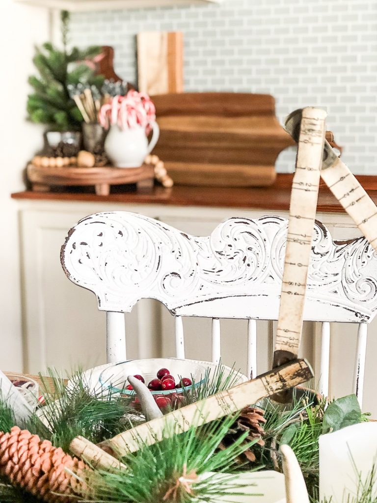 Add festive touches to your home in small areas with festive Christmas vignettes!