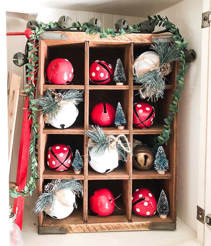 Add festive touches to your home in small areas with Christmas vignettes!