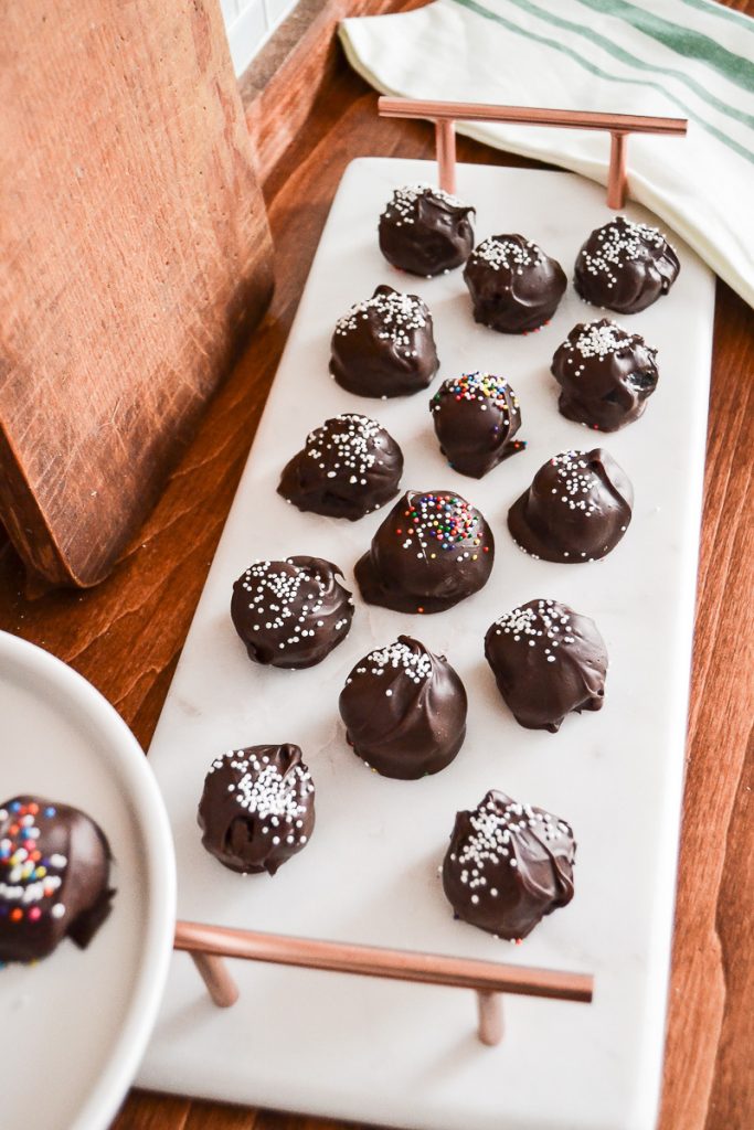 Looking for an easy recipe to make for your sweet tooth? These 3 Ingredient Oreo Cake Pops are rich, chocolate and so easy to make! 