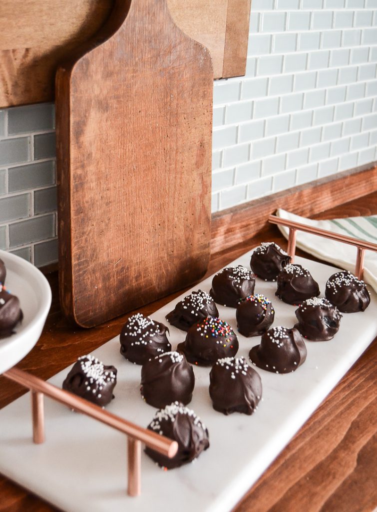 Looking for an easy recipe to make for your sweet tooth? These 3 Ingredient Oreo Cake Pops are rich, chocolate and so simple to make for Christmas, Valentine's Day and every holiday in between! 