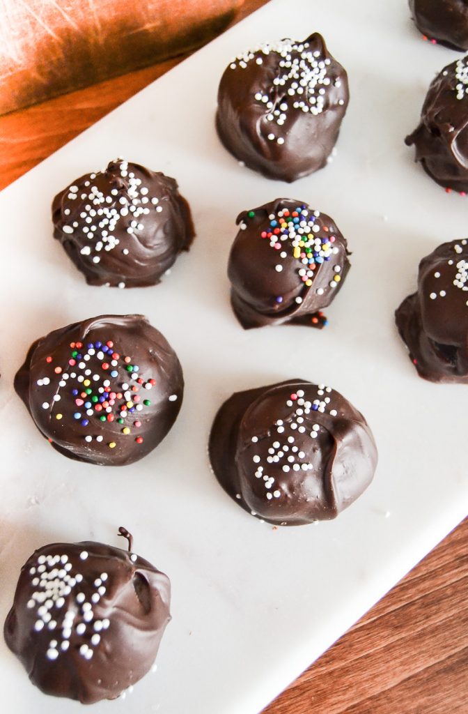 Looking for an easy recipe to make for your sweet tooth? These 3 Ingredient Oreo Cake Pops are rich, chocolate and so simple to make! 